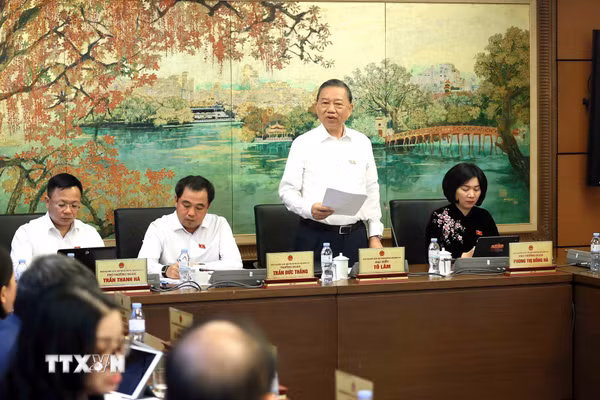Quốc hội thảo luận ở tổ về 2 dự án Luật