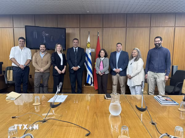 Việt Nam thúc đẩy hợp tác toàn diện với Uruguay