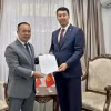 Đại sứ đặc mệnh toàn quyền nước CHXHCN Việt Nam tại Cộng hoà Kazakhstan kiêm nhiệm Gruzia Nguyễn Thành Lê. (Bên phải) (Ảnh minh họa: Đại sứ quán Việt Nam tại Kyrgyzstan)