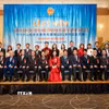 Tổng Lãnh sự Trịnh Thị Mai Phương chụp ảnh kỷ niệm cùng đại biểu, lãnh đạo địa phương Nhật Bản tới tham dự. (Ảnh: Xuân Giao/TTXVN)