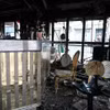 Một bức ảnh chụp ngày 18-10 cho thấy bên trong nhà hàng "La Barrique" bị thiêu rụi gần quảng trường République, trung tâm Paris. (Ảnh: AFP)