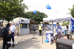 Một điểm bỏ phiếu ở Tel Aviv ngày 27/10. (Ảnh: Thanh Bình/TTXVN)