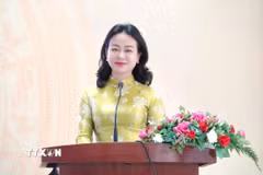 Tiến sỹ Nguyễn Thị Tuyết Loan, Thành ủy viên, Hiệu trưởng Trường Chính trị thành phố Cần Thơ, phát biểu. (Ảnh: Ngọc Thiện/TTXVN)