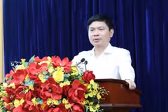 Bí thư Tỉnh ủy, Chủ tịch UBND tỉnh Hà Nam Trương Quốc Huy phát biểu tại buổi làm việc. (Ảnh: Thanh Tuấn/TTXVN)