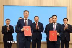 Tổng Bí thư, Chủ tịch nước Tô Lâm chứng kiến lễ trao văn kiện, thỏa thuận hợp tác của Việt Nam với các cơ quan của Liên hợp quốc. (Ảnh: Thống Nhất/TTXVN)