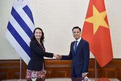 Thứ trưởng Bộ Ngoại giao Đặng Hoàng Giang và Thứ trưởng Bộ Ngoại giao Uruguay Valeria Csusaki Cabrera. (Nguồn: Bộ Ngoại giao)