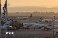 Các máy bay tại sân bay Ben Gurion ở miền Trung Israel. (Ảnh: IRNA/TTXVN)