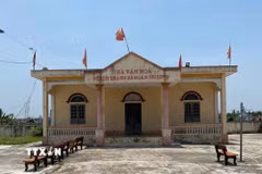Sau sáp nhập, thôn Hoàng Du, xã Gia Phúc (Hải Phòng) có hai nhà văn hóa đều đã cũ, không đáp ứng quy mô hội họp đông người của thôn mới sau sáp nhập. (Ảnh: Mạnh Minh/TTXVN)