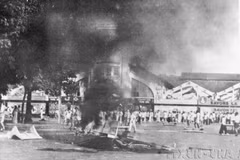 Với dã tâm cướp nước ta một lần nữa, ngày 23/9/1945, được sự giúp đỡ của quân Anh, thực dân Pháp nổ súng gây hấn ở Sài Gòn, mở đầu cuộc chiến tranh xâm lược Đông Dương lần thứ hai. Trong ảnh: Những ngày đầu kháng chiến ở Sài Gòn. (Ảnh: Tư liệu TTXVN)