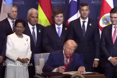 Mỹ khai thác lượng dầu khổng lồ từ Venezuela