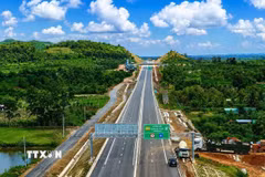 Cao tốc Khánh Hòa-Buôn Ma Thuột theo kế hoạch sẽ đưa vào khai thác năm 2027. (Ảnh: TTXVN phát)