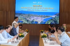 Đoàn công tác của Chính phủ cùng lãnh đạo tỉnh Gia Lai làm việc với Trung tâm Quốc tế Khoa học và Giáo dục Liên ngành ICISE. (Ảnh: Sỹ Thắng/TTXVN)
