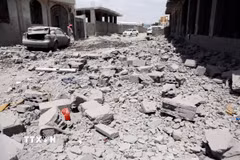 Cảnh đổ nát sau các cuộc không kích của Mỹ nhằm vào các mục tiêu của Houthi tại Sanaa, Yemen. (Ảnh: THX/TTXVN)