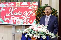 Đại sứ Việt Nam tại Trung Quốc Phạm Thanh Bình phát biểu tại chương trình “Xuân quê hương.” (Ảnh: Công Tuyên/TTXVN)
