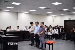 Ba bị cáo tại phiên tòa. (Ảnh: Kim Anh/TTXVN)