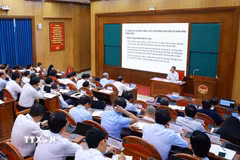 Thủ tướng Lê Minh Hưng trao đổi Chuyên đề: “Nâng cao năng lực điều hành của Chính phủ, tạo đột phá mạnh mẽ cho phát triển nhanh, bền vững và tăng trưởng hai con số." (Ảnh: Dương Giang/TTXVN)