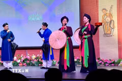 Tiết mục biểu diễn dân ca Quan họ Bắc Ninh. (Ảnh: Nguyễn Thu Hà/TTXVN)