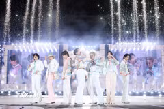 Nhóm nhạc BTS biểu diễn tại Seoul, Hàn Quốc, ngày 14/3/2022. (Ảnh: Yonhap/TTXVN)