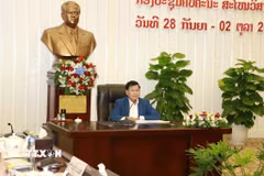 Tổng Bí thư, Chủ tịch nước Lào Thongloun Sisoulith chủ trì Hội nghị bất thường Ban Chấp hành Trung ương Đảng Nhân dân Cách mạng Lào khóa XII. (Ảnh: Xuân Tú/TTXVN)