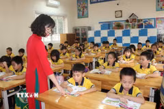 Giờ học của giáo viên và học sinh lớp 1, Trường Tiểu học Liên Bảo, phường Vĩnh Phúc, tỉnh Phú Thọ. (Ảnh: Nguyễn Thảo/TTXVN)