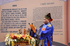 Lễ tuyên chiếu dời đô. (Ảnh: Thanh Thương/TTXVN)