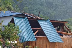 Thanh Hóa: Dông lốc kèm mưa lớn làm sập nhà khiến 1 học sinh lớp 7 tử vong