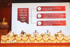 Các đồng chí Thường trực Tỉnh ủy Bắc Ninh tại Hội nghị. (Ảnh: Thanh Thương/TTXVN)