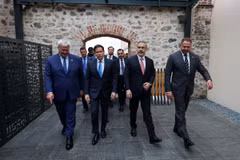 Ngoại trưởng Thổ Nhĩ Kỳ Hakan Fidan, Ngoại trưởng Mỹ Marco Rubio và Chánh Văn phòng Tổng thống Ukraine Andrii Yermak trước Cuộc họp ba bên Thổ Nhĩ Kỳ-Mỹ-Ukraine tại Văn phòng Tổng thống Dolmabahce ở Istanbul. (Nguồn: AA)
