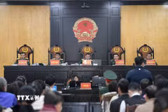 Quang cảnh phiên tòa xét xử sơ thẩm vụ án liên quan sân bay Nha Trang (cũ). (Ảnh: TTXVN phát)