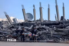 Đống đổ nát do xung đột tại thành phố Gaza. (Ảnh: THX/TTXVN)