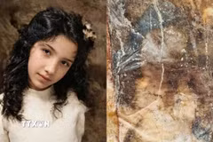 Ảnh chân dung người phụ nữ trong album có tên Nguyễn Văn Thuận được tìm thấy trong phần mộ liệt sỹ. (Ảnh: TTXVN phát)