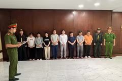 Bắt 8 người ở Công ty Bảo Phúc vì chiêu trò lừa đảo nhà đất giá rẻ. (Ảnh: Công an cung cấp)
