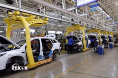 Xưởng lắp ráp xe ôtô của hãng BYD, Trung Quốc. (Ảnh: Công Tuyên/TTXVN)