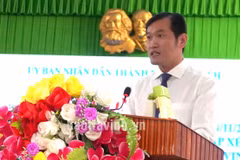Ông Nguyễn Văn Nhủ, Phó Bí thư Thành ủy, Chủ tịch UBND thành phố Trà Vinh, phát biểu tại buổi lễ. (Nguồn: Báo Trà Vinh)