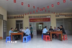 Thành phố Cần Thơ hiện có 1.227 Tổ công nghệ số cộng đồng ở 103 xã, phường là lực lượng nòng cốt "đi từng ngõ, gõ từng nhà" hướng dẫn người dân tiếp cận số. (Ảnh: Thu Hiền/TTXVN)