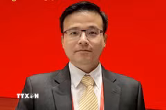 Ông Dương Cẩm Vinh, Tiến sỹ chuyên ngành Kỹ thuật Cơ khí, Đại học Thanh Hoa, Tổng Giám đốc Công ty Trách nhiệm hữu hạn Công nghệ Thông minh Hân Vinh Sáng Đông Quản tại Trung Quốc. (Ảnh: TTXVN phát)