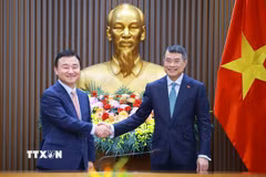 Thủ tướng Lê Minh Hưng tiếp ông Roh Tae Moon, Tổng Giám đốc điều hành Samsung điện tử. (Ảnh: Dương Giang/TTXVN)