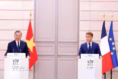 Tổng Bí thư, Chủ tịch nước Tô Lâm và Tổng thống Pháp Emmanuel Macron gặp gỡ báo chí, thông báo kết quả hội đàm. (Ảnh: Thống Nhất/TTXVN)