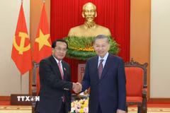 Tổng Bí thư, Chủ tịch nước Tô Lâm tiếp đồng chí Vanhxay Phongsavanh, Ủy viên Bộ Chính trị, Bí thư Trung ương Đảng, Chủ nhiệm Ban Kiểm tra Trung ương, Tổng Thanh tra Nhà nước, Trưởng Ban Phòng chống tham nhũng Trung ương Lào. (Ảnh: Thống Nhất/TTXVN)
