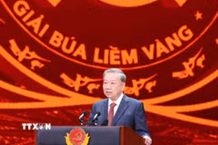 Tổng Bí thư Tô Lâm phát biểu chúc mừng các tác giả, nhóm tác giả và các cơ quan báo chí có tác phẩm đạt giải. (Ảnh: Thống Nhất/TTXVN)