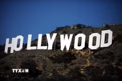 Bảng hiệu HOLLYWOOD ở Los Angeles, Mỹ. (Ảnh: AFP/TTXVN)