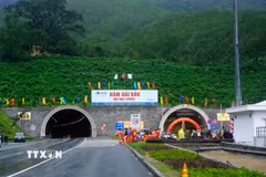 Hai ống hầm 1 và 2 tại khu vực phía Nam hầm Hải Vân. (Ảnh: Quốc Dũng/TTXVN)