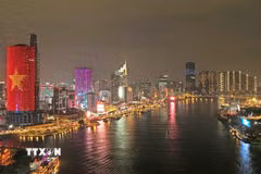 Thành phố Hồ Chí Minh - trung tâm kinh tế, văn hóa, du lịch đầu tàu của cả nước rực sáng trong đêm. (Ảnh: Vũ Sinh/TTXVN)