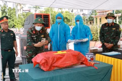 Số hóa thông tin, tạo cơ sở dữ liệu thống nhất phục vụ quản lý, tra cứu và xác định danh tính liệt sỹ. (Ảnh: Nguyễn Lành/TTXVN)