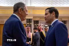 Ngoại trưởng Mỹ Marco Rubio (phải) và Ngoại trưởng Nga Sergei Lavrov tại cuộc gặp ở Riyadh, Saudi Arabia. (Ảnh: IBTimes/TTXVN)