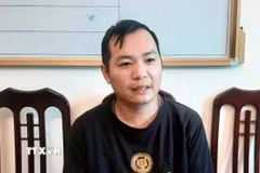 Đối tượng Chu Anh Quân (sinh năm 1990 có hộ khẩu thường trú tại xã Xuân Châu, huyện Xuân Trường, tỉnh Nam Định) tại cơ quan điều tra. (Ảnh: TTXVN phát)