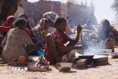 Người tị nạn tại El Fasher, Bắc Darfur, Sudan. (Ảnh: THX/TTXVN)