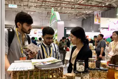 Khách quốc tế tham quan Triển lãm quốc tế công nghiệp thực phẩm Việt Nam 2025 (Vietnam Foodexpo 2025). (Ảnh: Mỹ Phương/TTXVN)