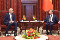 Tổng Bí thư, Chủ tịch nước Tô Lâm tiếp Đặc phái viên Tổng thống Azerbaijan Elchin Amirbayov. (Ảnh: Thống Nhất/TTXVN)
