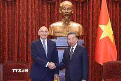 Tổng Bí thư, Chủ tịch nước Tô Lâm tiếp Đặc phái viên Tổng thống Azerbaijan Elchin Amirbayov. (Ảnh: Thống Nhất/TTXVN)